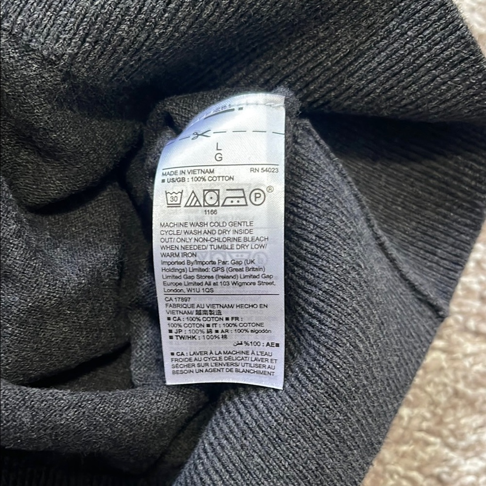 GAP Sweater - Picture 3 of 5